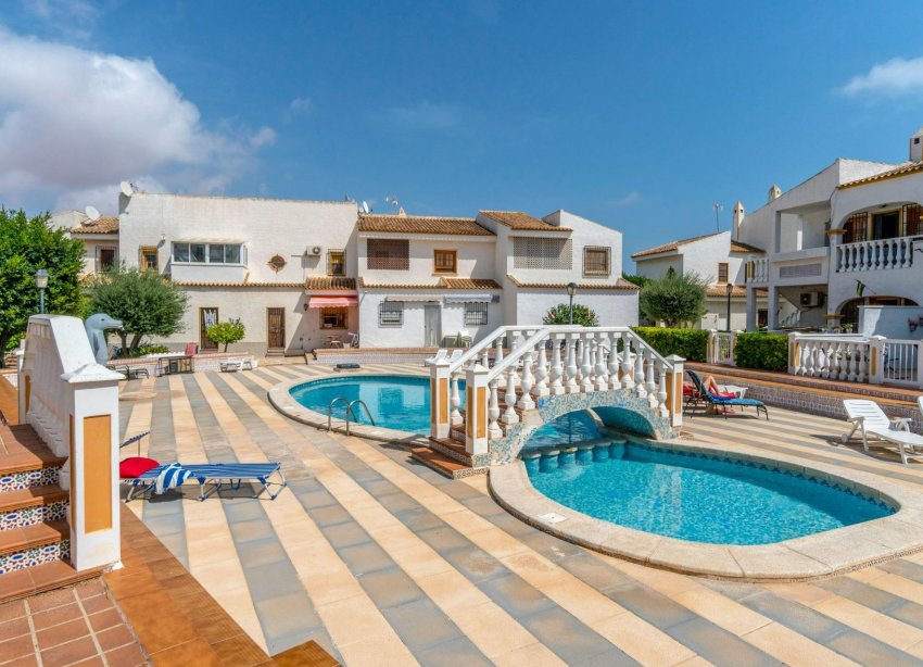 Resale - Villa - Torrevieja - Los altos