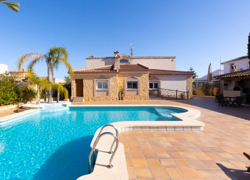 Resale - Villa - Torrevieja - Los Altos