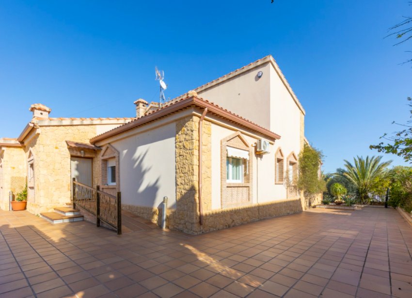 Resale - Villa - Torrevieja - Los Altos