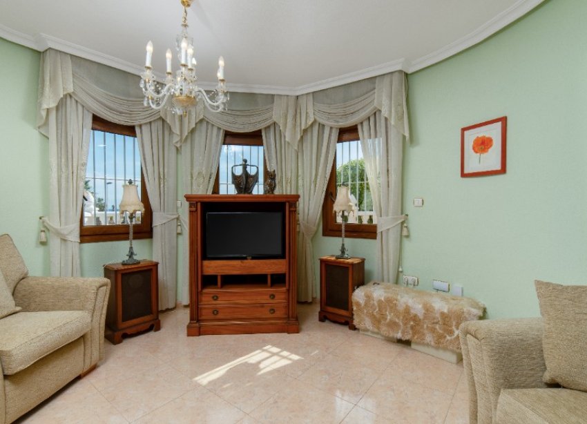 Resale - Villa - Torrevieja - Los Altos