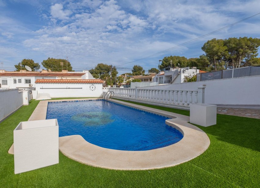 Resale - Villa - Torrevieja - Los Balcones - Los Altos del Edén