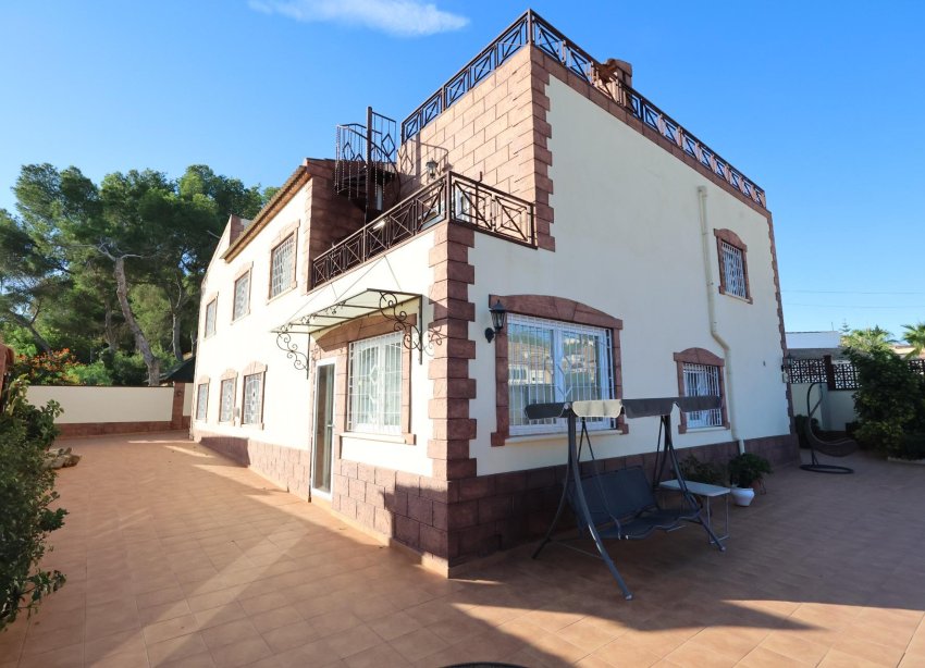 Resale - Villa - Torrevieja - Los Balcones - Los Altos del Edén