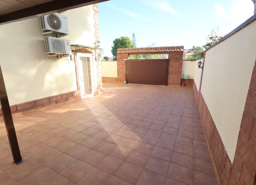 Resale - Villa - Torrevieja - Los Balcones - Los Altos del Edén