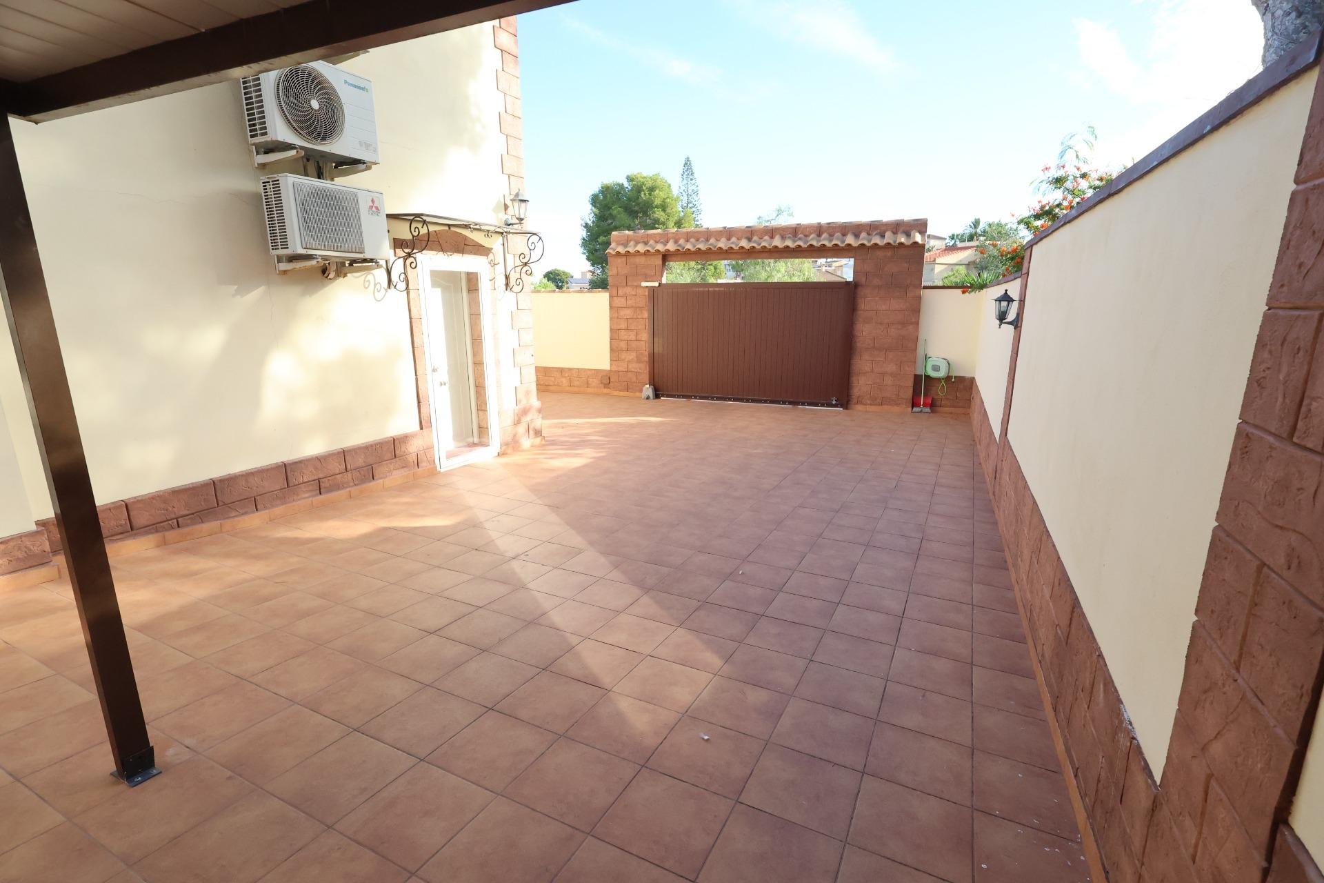 Resale - Villa - Torrevieja - Los Balcones - Los Altos del Edén