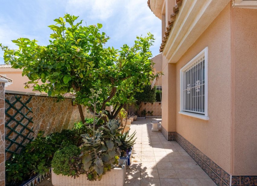 Resale - Villa - Torrevieja - Los Balcones - Los Altos del Edén