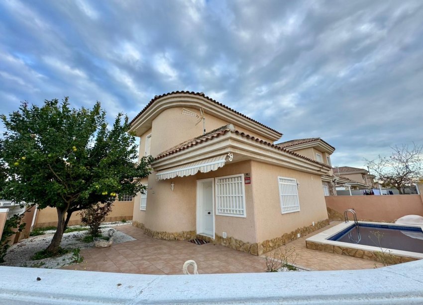 Resale - Villa - Torrevieja - Los Balcones - Los Altos del Edén