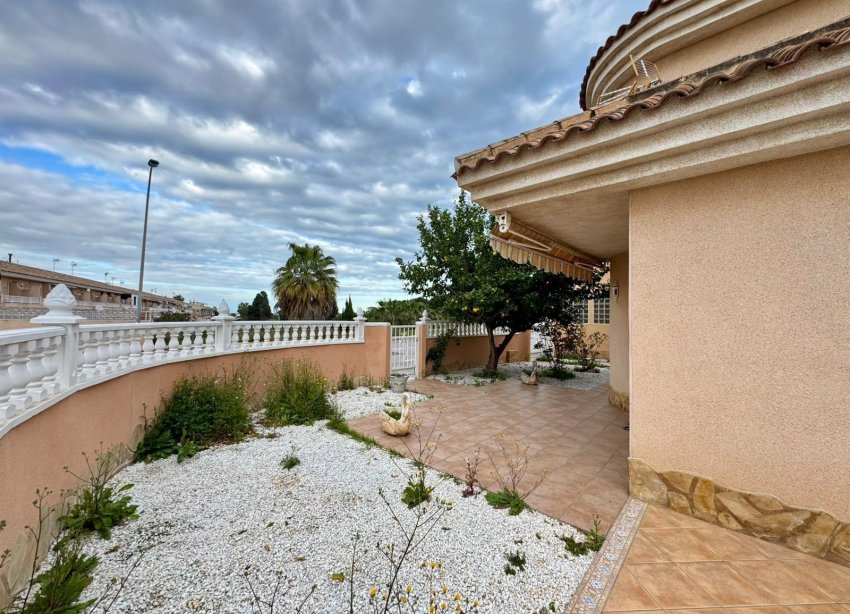 Resale - Villa - Torrevieja - Los Balcones - Los Altos del Edén