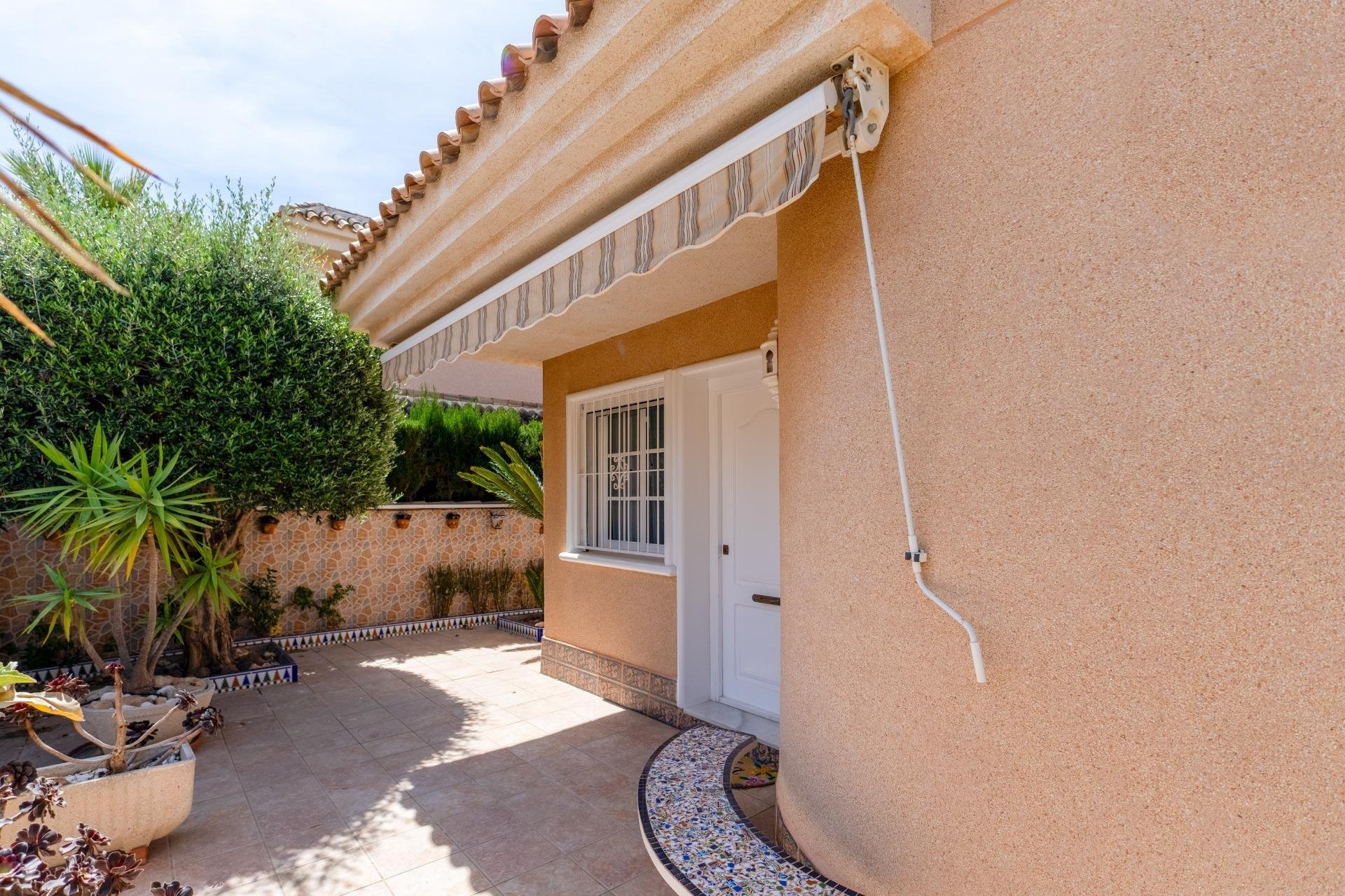 Resale - Villa - Torrevieja - Los Balcones - Los Altos del Edén
