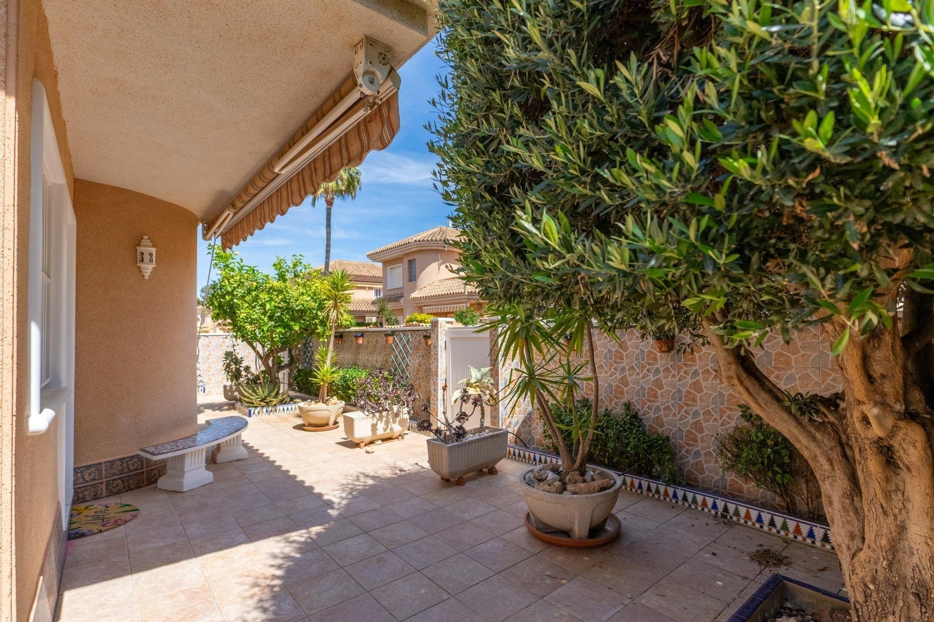 Resale - Villa - Torrevieja - Los Balcones - Los Altos del Edén
