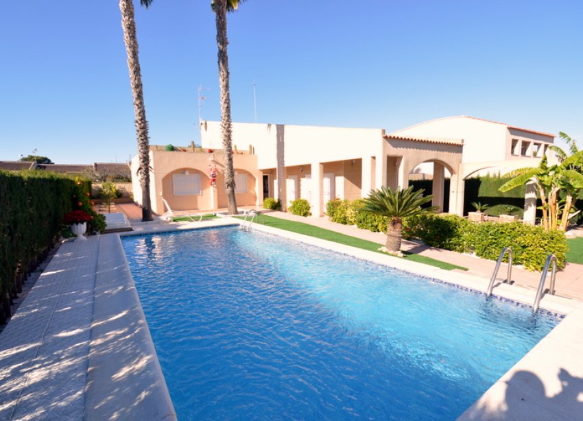 Resale - Villa - Torrevieja - Los Balcones