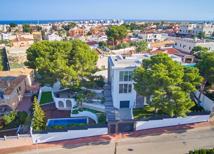 Resale - Villa - Torrevieja - Los Balcones