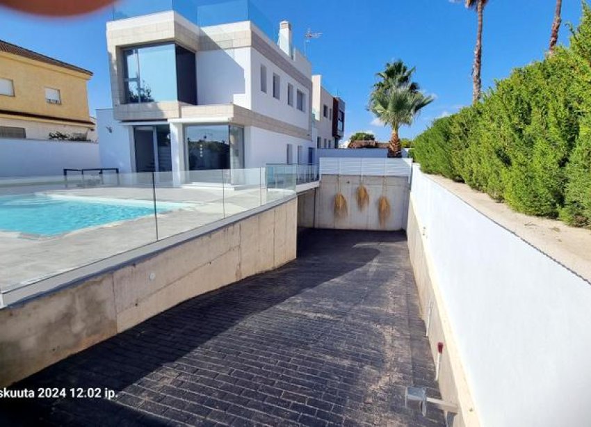 Resale - Villa - Torrevieja - Los Balcones