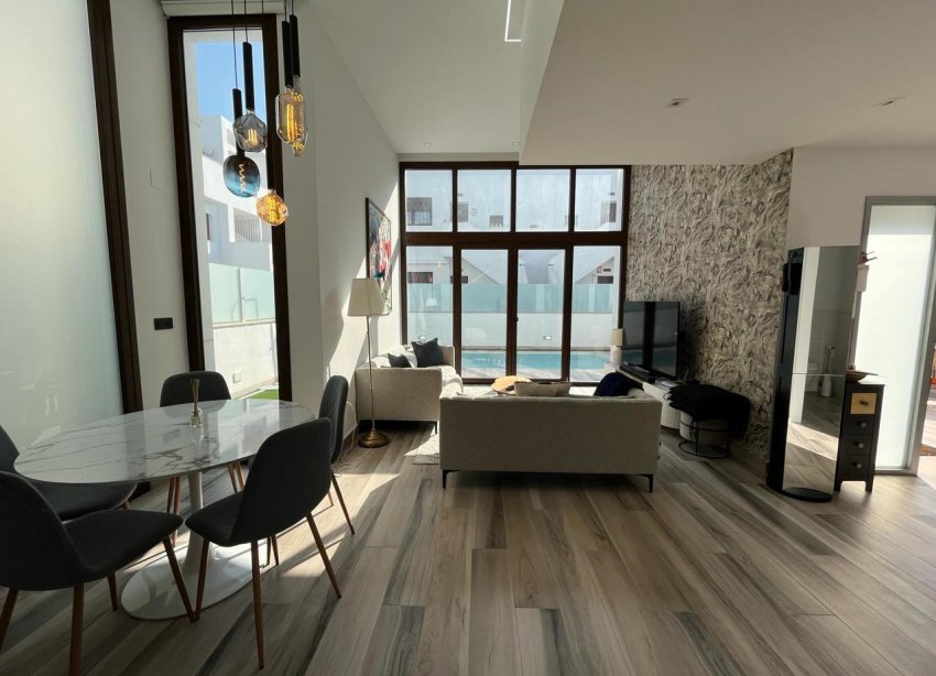 Resale - Villa - Torrevieja - Los Balcones