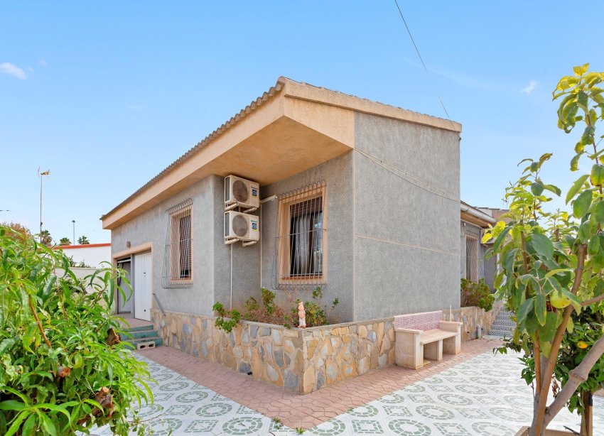 Resale - Villa - Torrevieja - Nueva Torrevieja