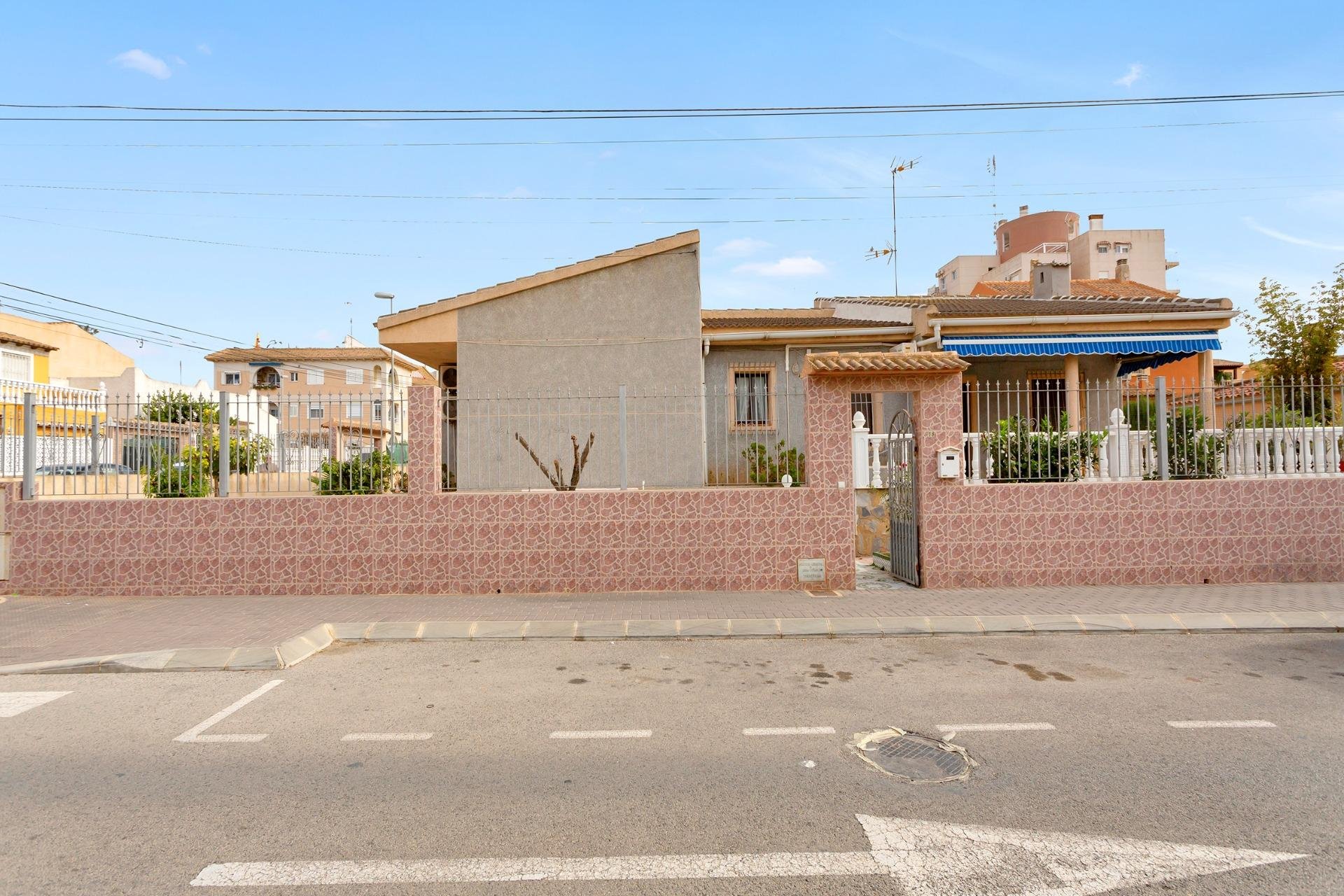 Resale - Villa - Torrevieja - Nueva Torrevieja