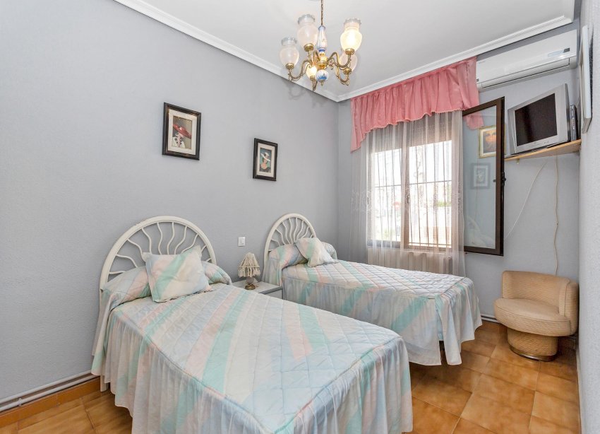 Resale - Villa - Torrevieja - Nueva Torrevieja