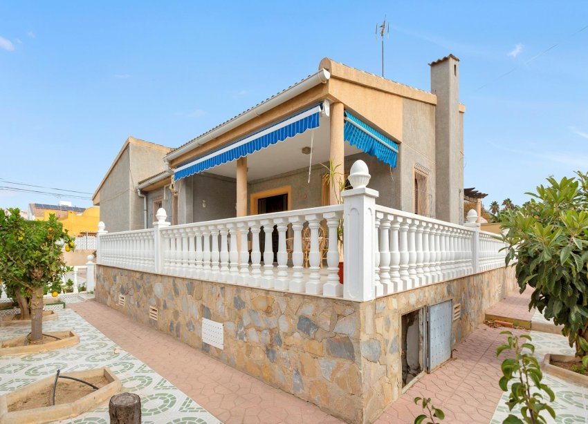 Resale - Villa - Torrevieja - Nueva Torrevieja