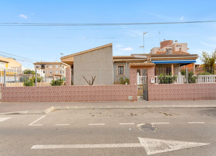 Resale - Villa - Torrevieja - Nueva Torrevieja