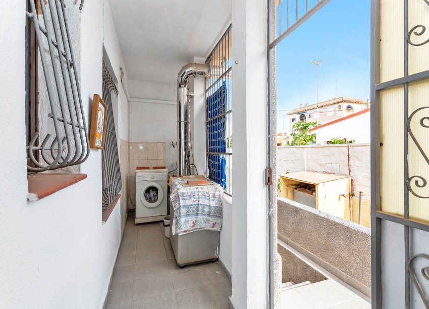 Resale - Villa - Torrevieja - Nueva Torrevieja