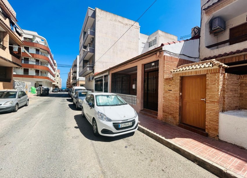 Resale - Villa - Torrevieja - Playa de los Locos