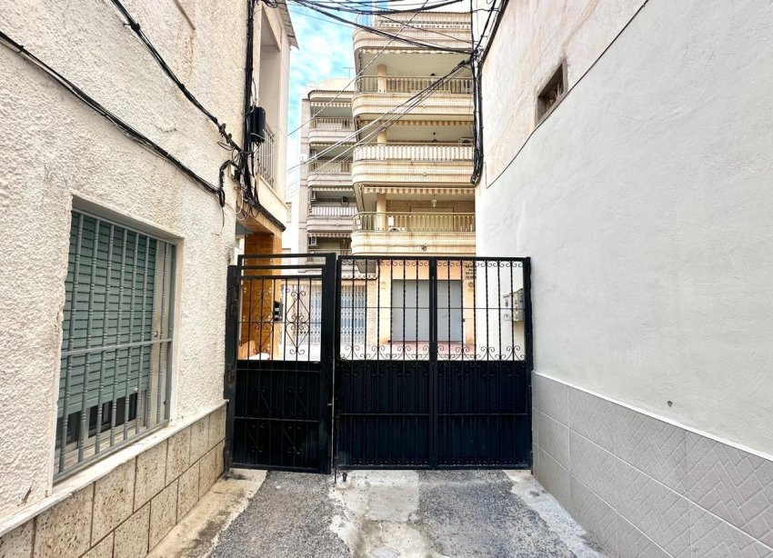 Resale - Villa - Torrevieja - Playa del Cura