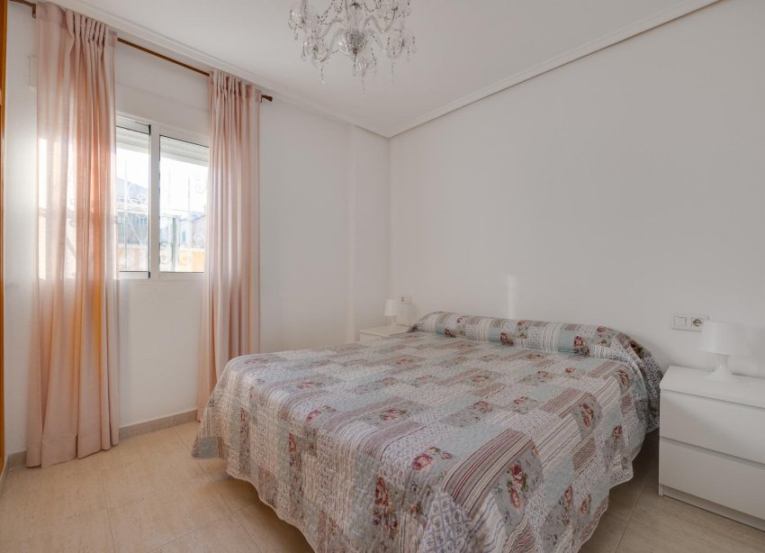 Resale - Villa - Torrevieja - Pueblo - Centro