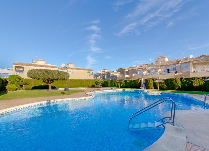 Resale - Villa - Torrevieja - Pueblo - Centro