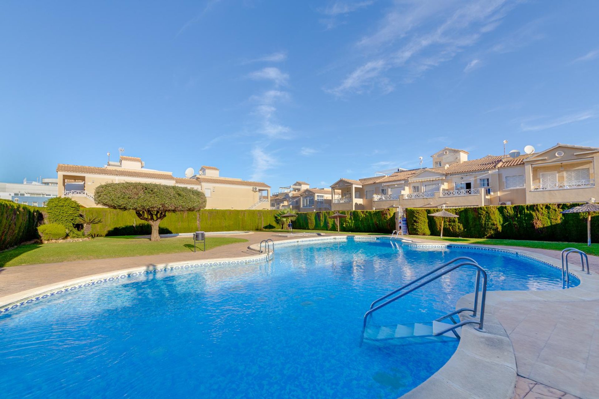 Resale - Villa - Torrevieja - Pueblo - Centro