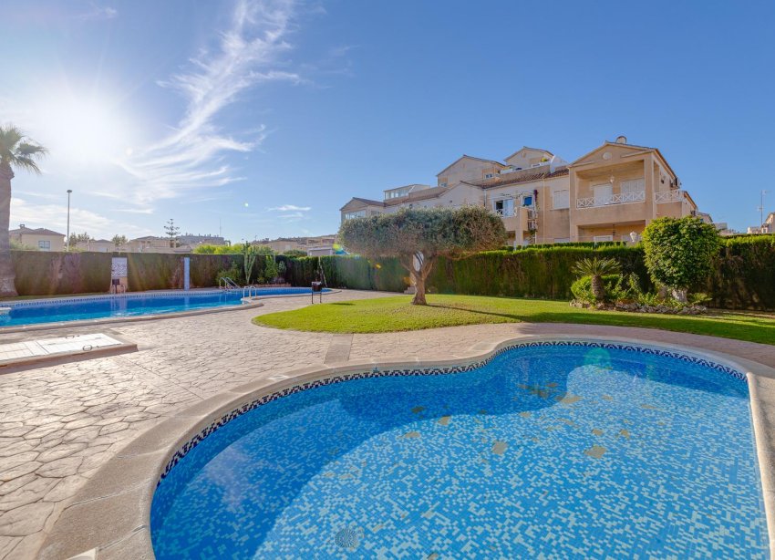 Resale - Villa - Torrevieja - Pueblo - Centro