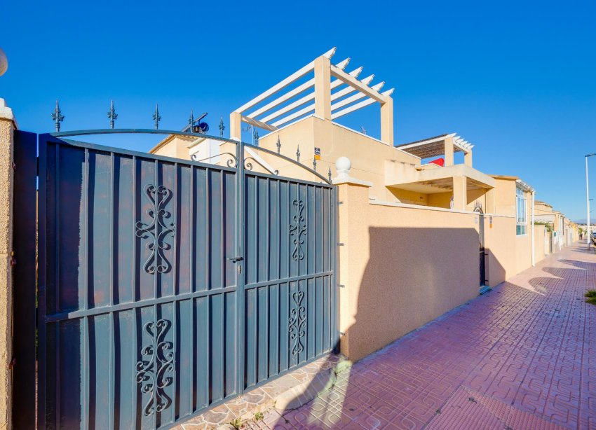 Resale - Villa - Torrevieja - Pueblo - Centro