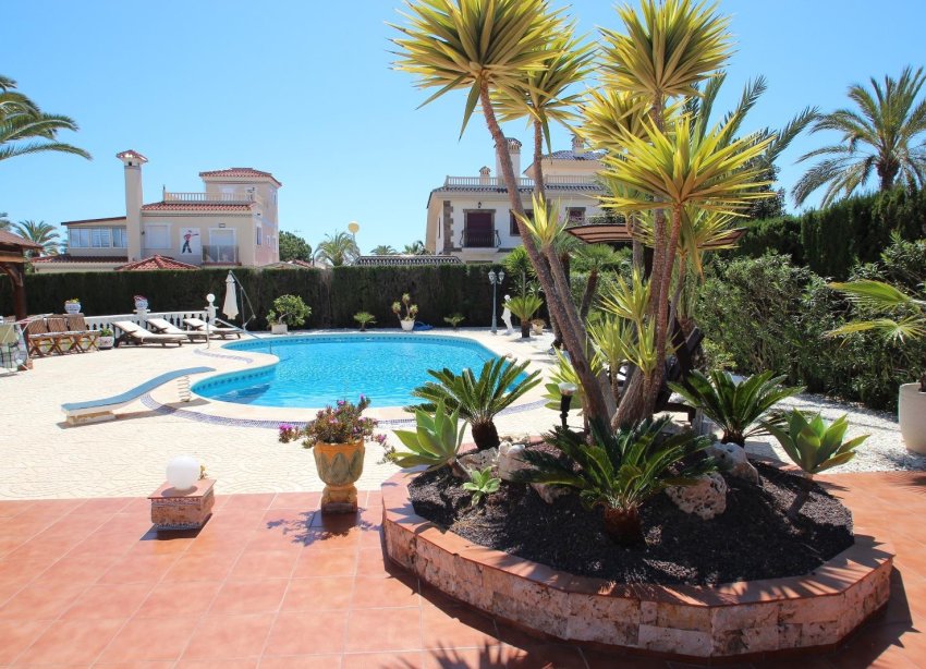 Resale - Villa - Torrevieja - Punta Prima