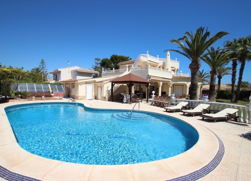 Resale - Villa - Torrevieja - Punta Prima