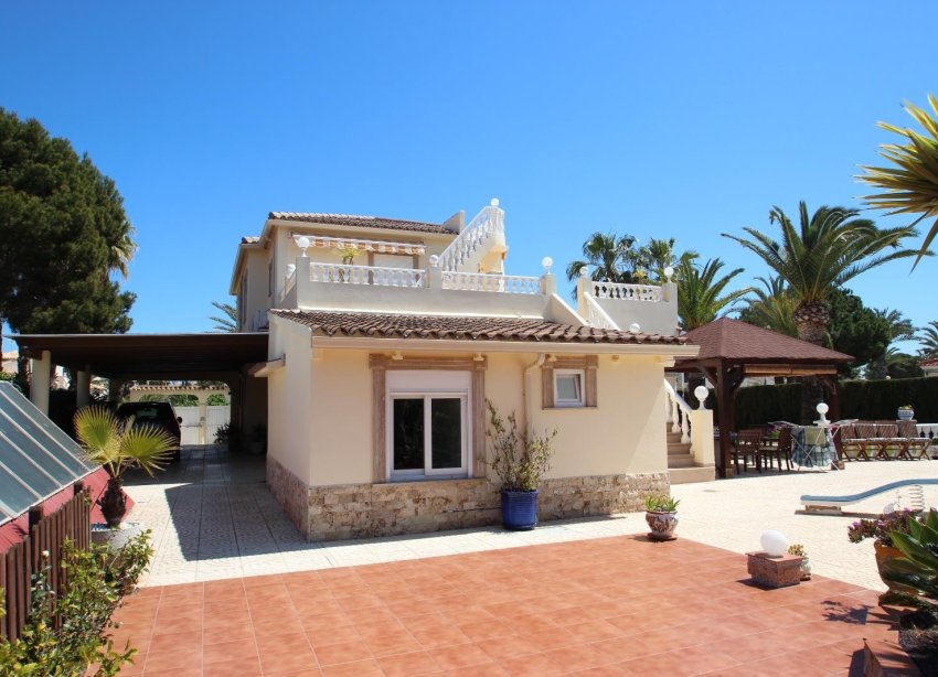 Resale - Villa - Torrevieja - Punta Prima