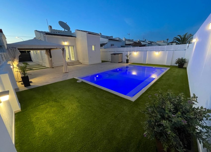 Resale - Villa - Torrevieja - San luis