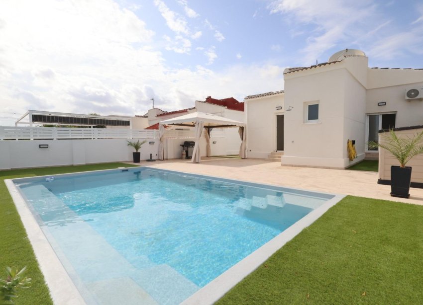 Resale - Villa - Torrevieja - San luis