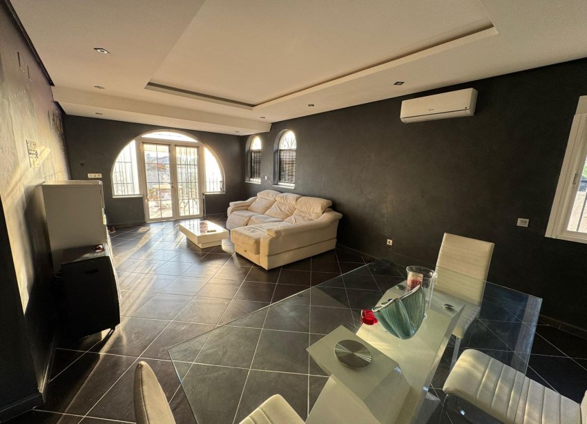 Resale - Villa - Torrevieja - San luis