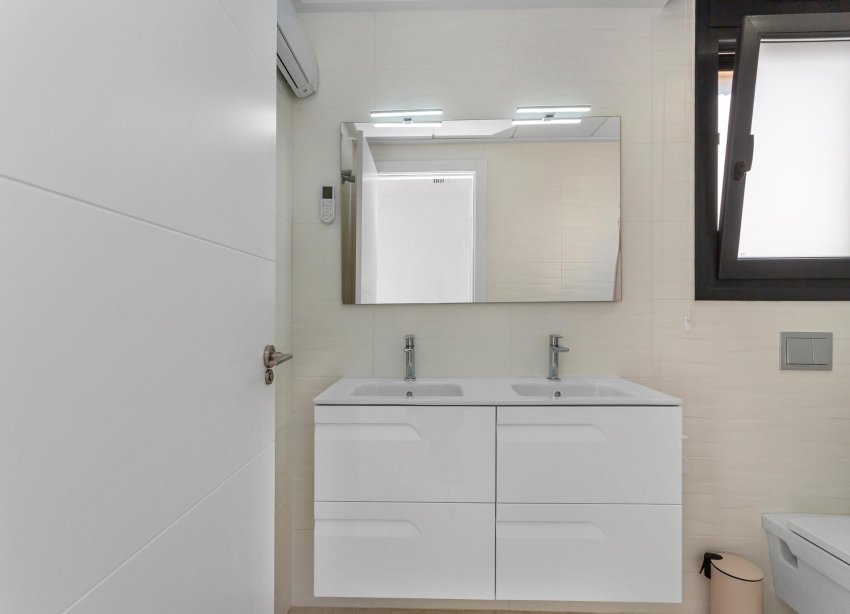 Resale - Villa - Torrevieja - Sector 25