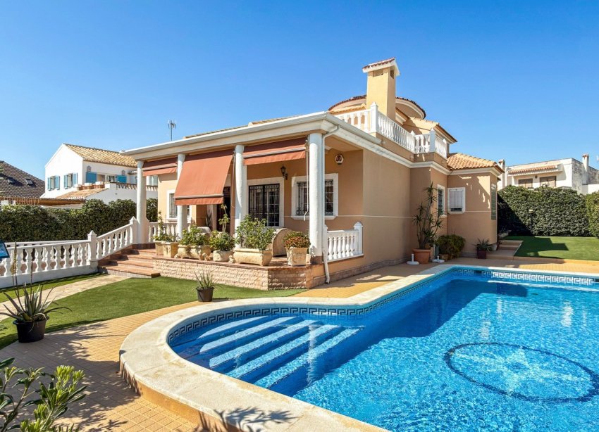 Resale - Villa - Torrevieja - Torrelamata - La Mata