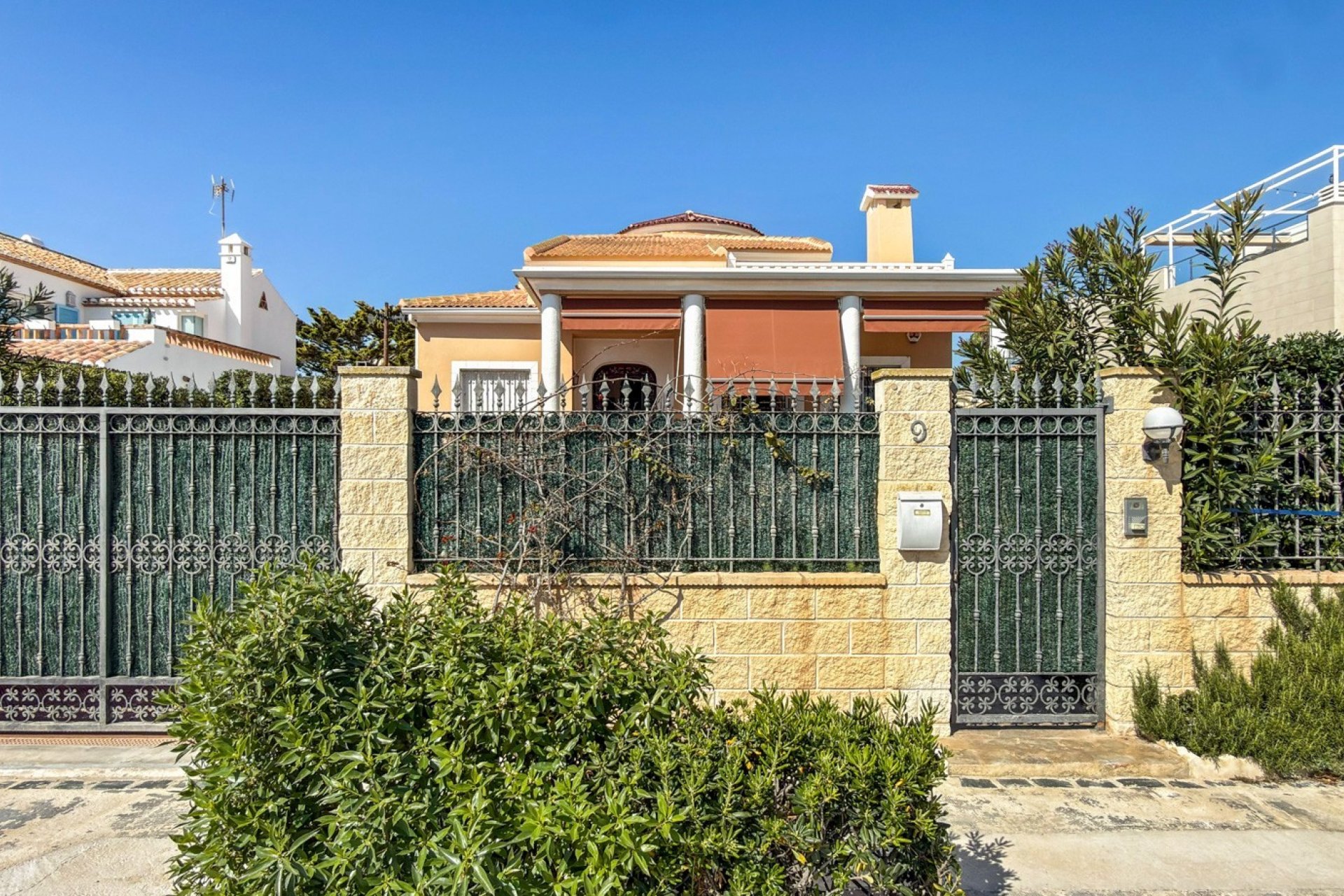 Resale - Villa - Torrevieja - Torrelamata - La Mata