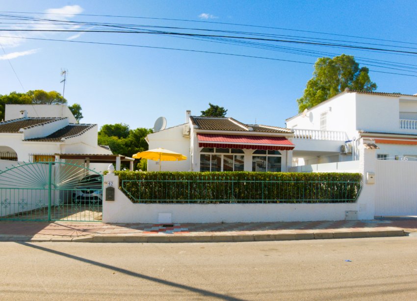 Resale - Villa - Torrevieja - Urbanización San Luis