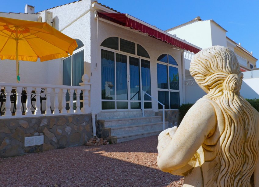 Resale - Villa - Torrevieja - Urbanización San Luis