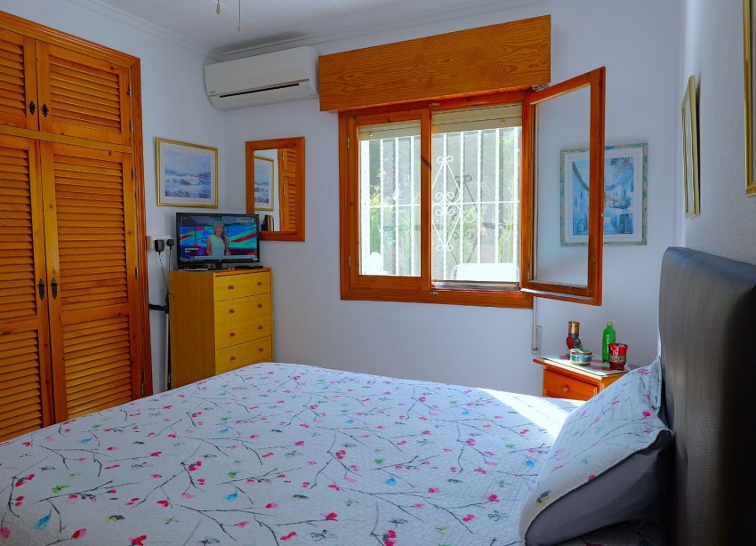 Resale - Villa - Torrevieja - Urbanización San Luis