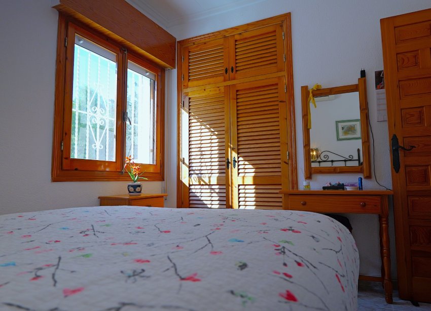 Resale - Villa - Torrevieja - Urbanización San Luis