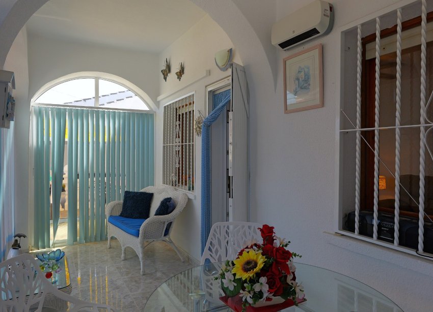 Resale - Villa - Torrevieja - Urbanización San Luis