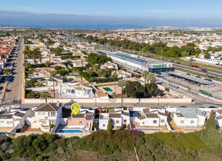 Resale - Villa - Torrevieja - Urbanización San Luis