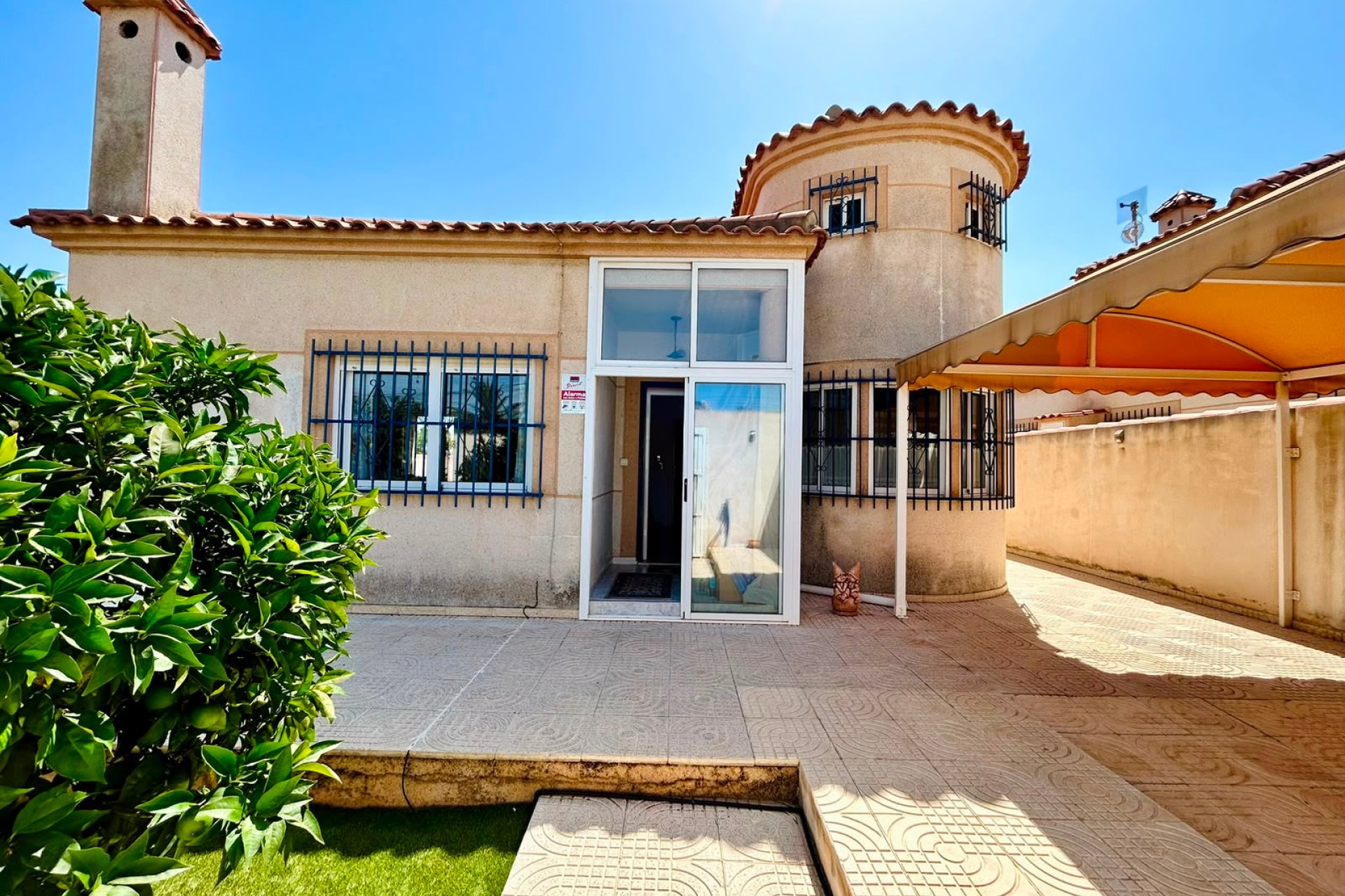 Resale - - VILLA - Torrevieja - Urbanización San Luis