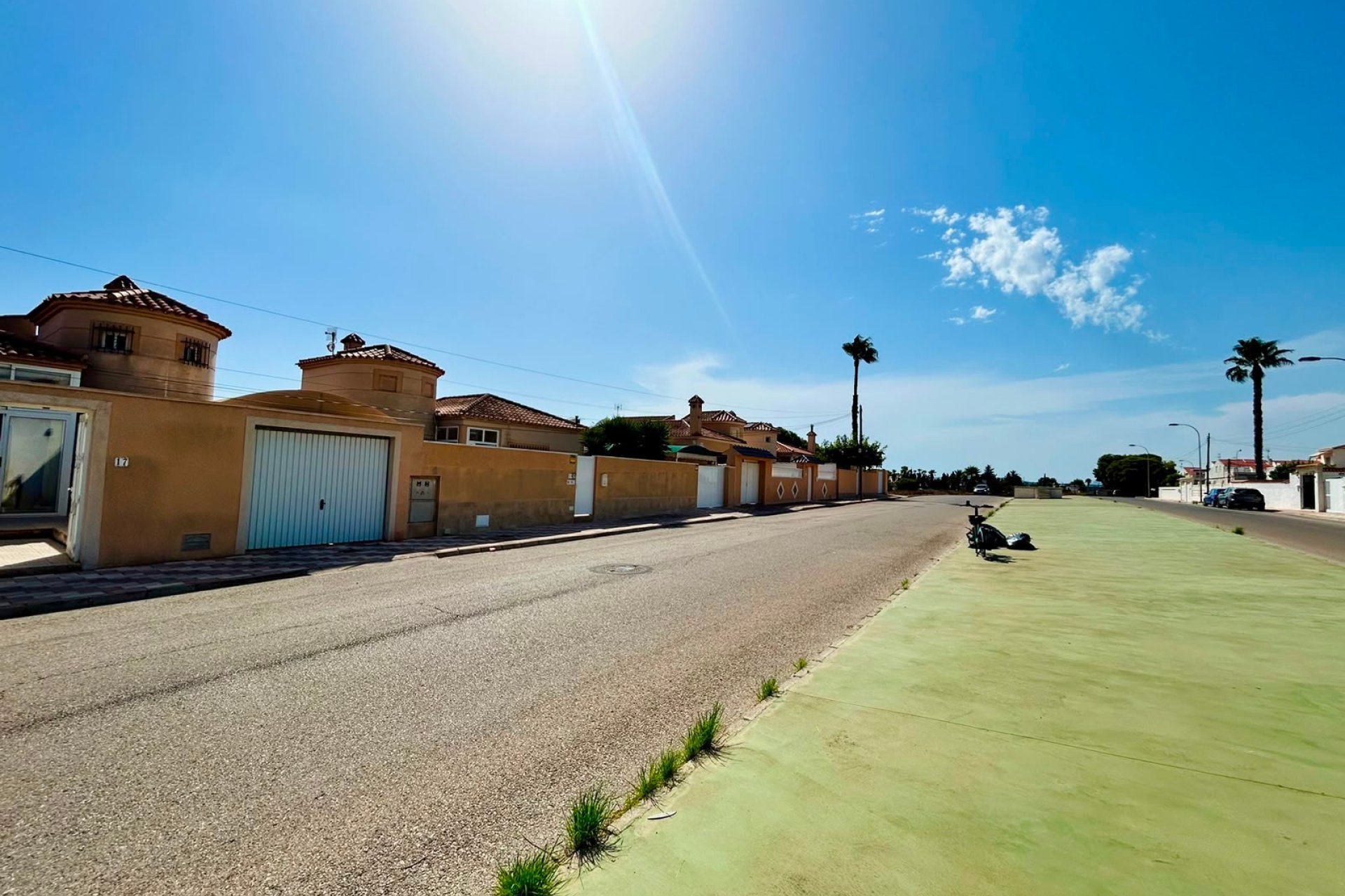 Resale - - VILLA - Torrevieja - Urbanización San Luis