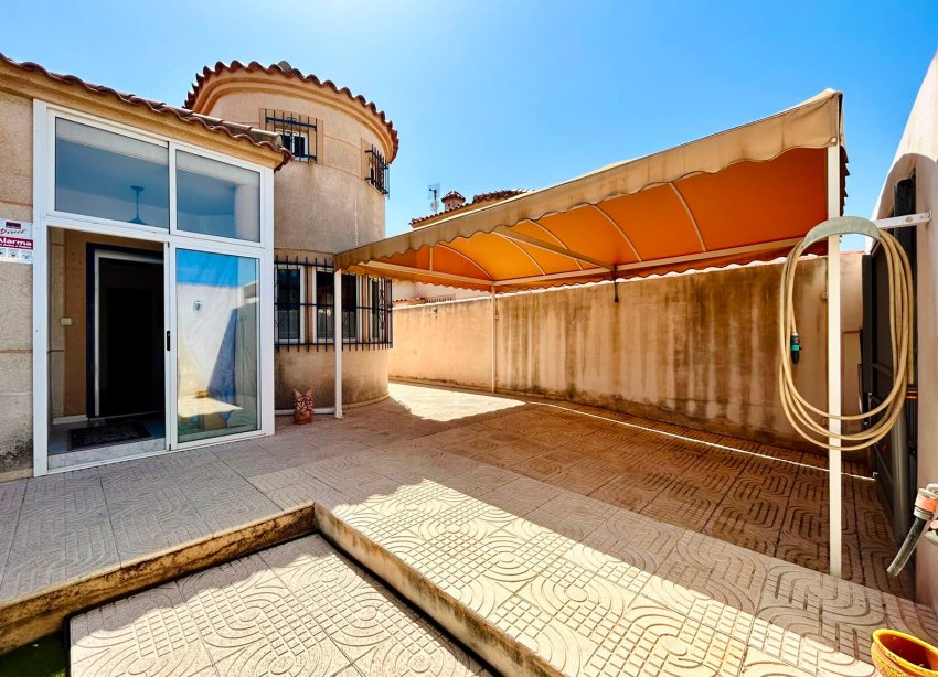 Resale - - VILLA - Torrevieja - Urbanización San Luis