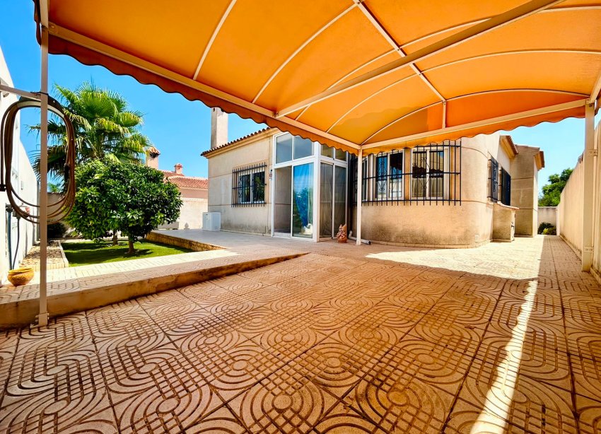 Resale - - VILLA - Torrevieja - Urbanización San Luis