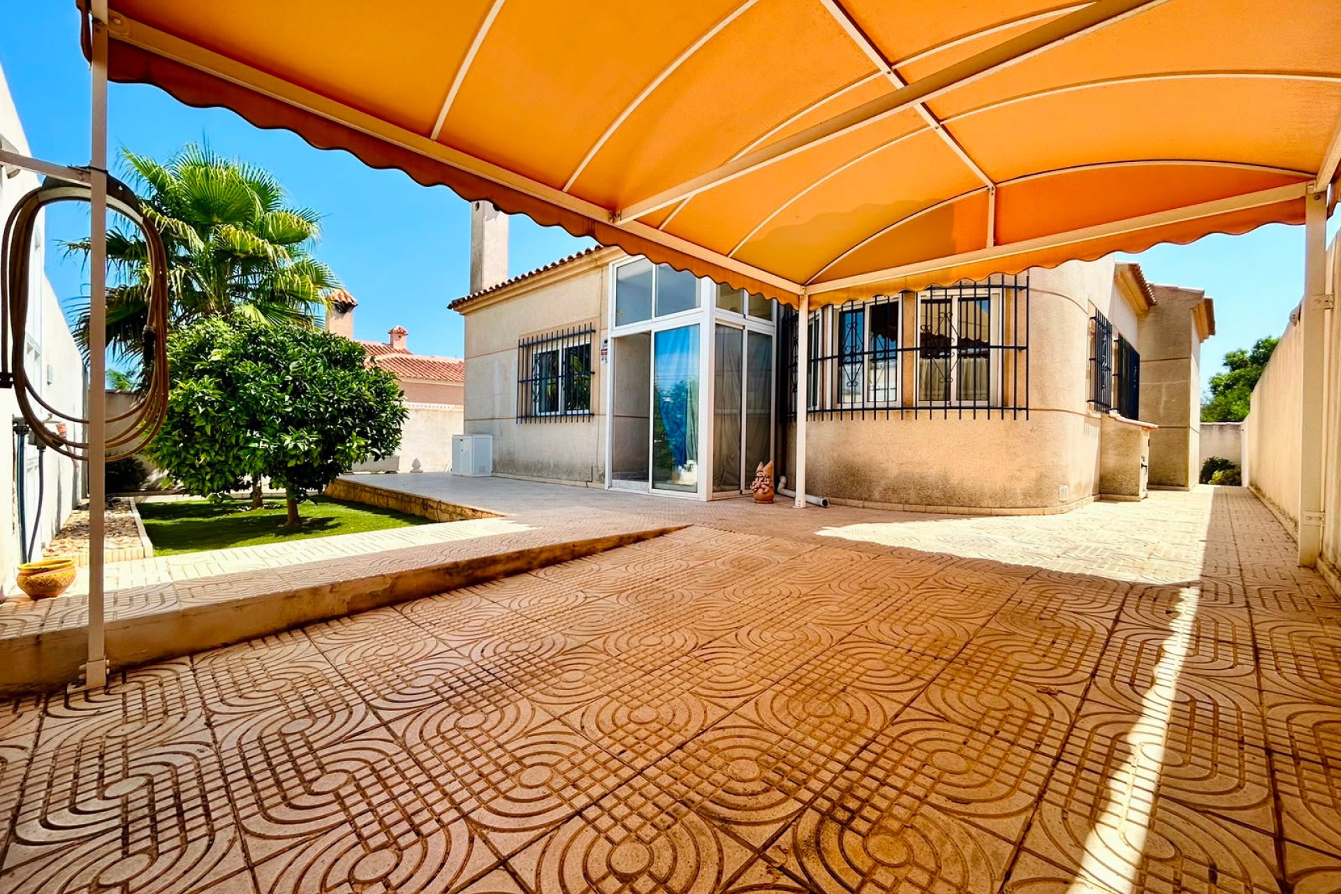 Resale - - VILLA - Torrevieja - Urbanización San Luis